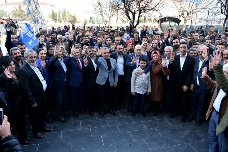 Diyarbakır'da AK Parti'ye 1000 kişi katıldı