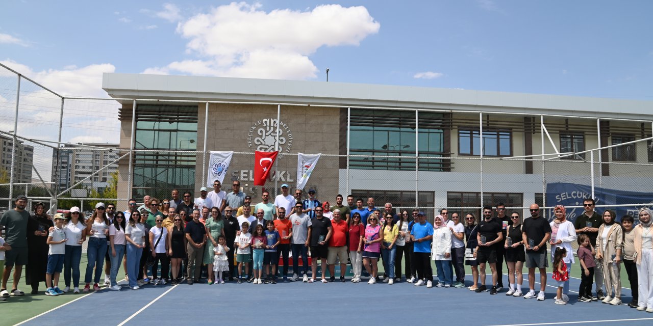 Selçuklu'da raketler konuştu! 125 sporcu kıyasıya mücadele etti