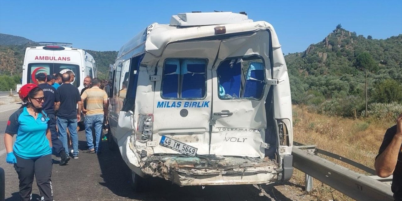 Yolcu minibüsü beton mikseri ile çarpıştı: 1 ölü, 12 yaralı