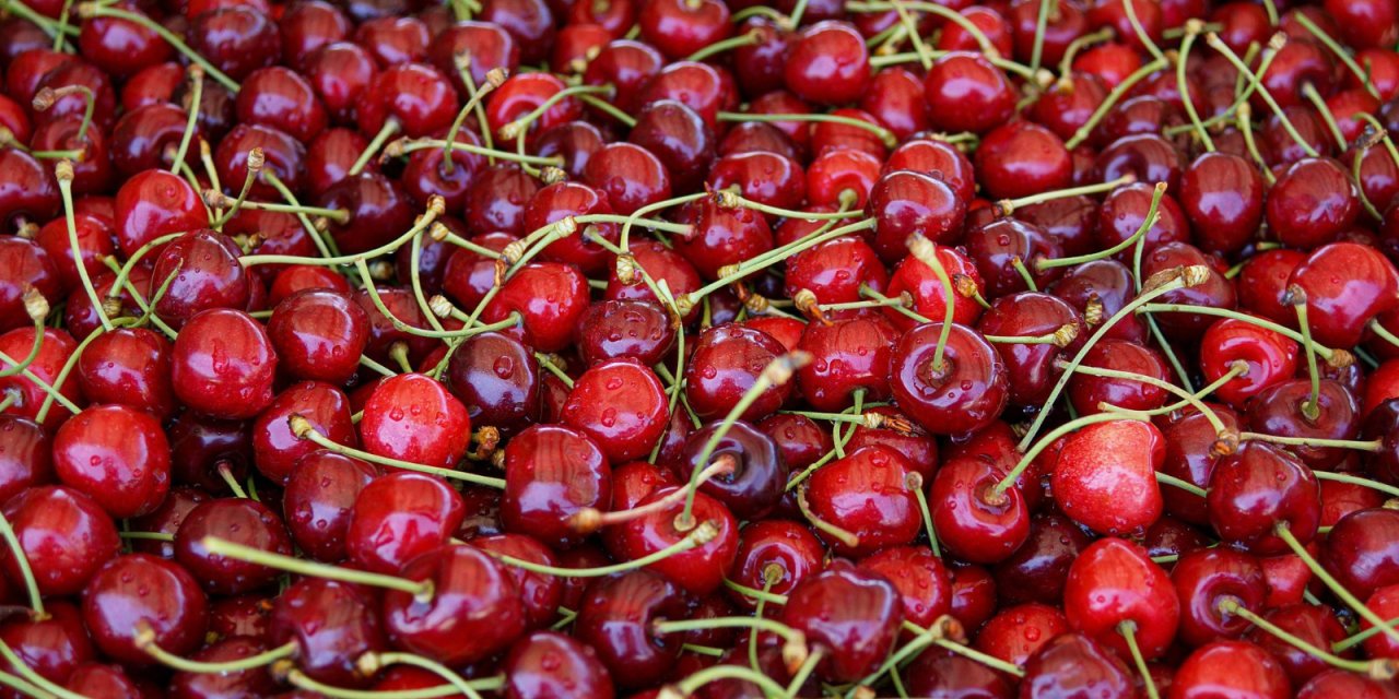 Konya’daki markette kirazın kilo fiyatını gören gözlerine inanamadı