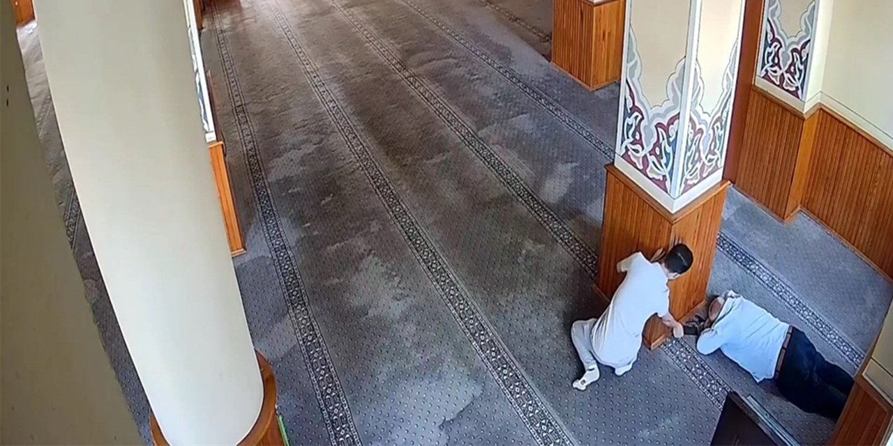 Güvenli diye başucuna koydu! Cep telefonunu çaldırdı