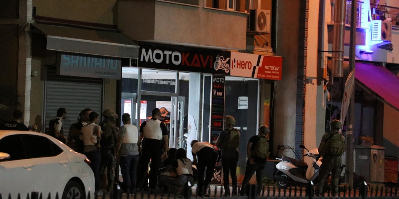 Polise çatıştı, bacağından vuruldu, girdiği iş yerinde özel harekata direniyor