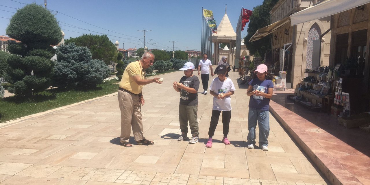 78 yaşındaki usta isim, Konya'da çocuklara geleneği sevdiriyor