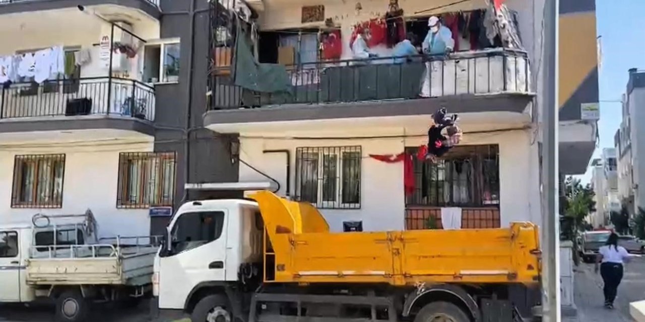 Ne koku dinliyorlar ne komşu! Ekipler aynı evde