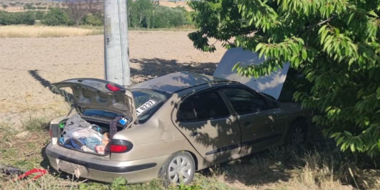 Konya’da otomobil direğe çarptı! 6 yaralı var