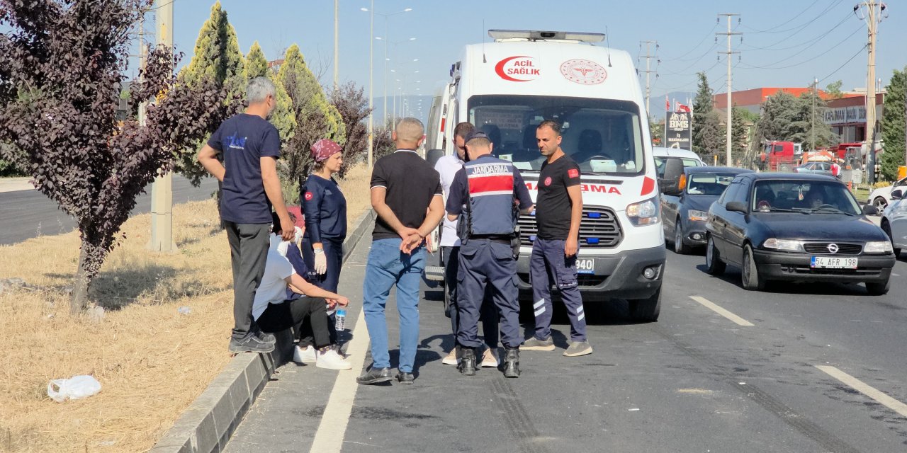 İşçi taşıyan servis minibüsleri çarpıştı: 8 yaralı