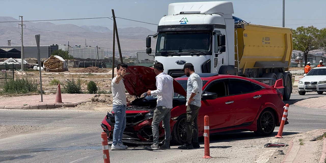 Konya’da otomobiller çarpıştı: 2 çocuk yaralandı