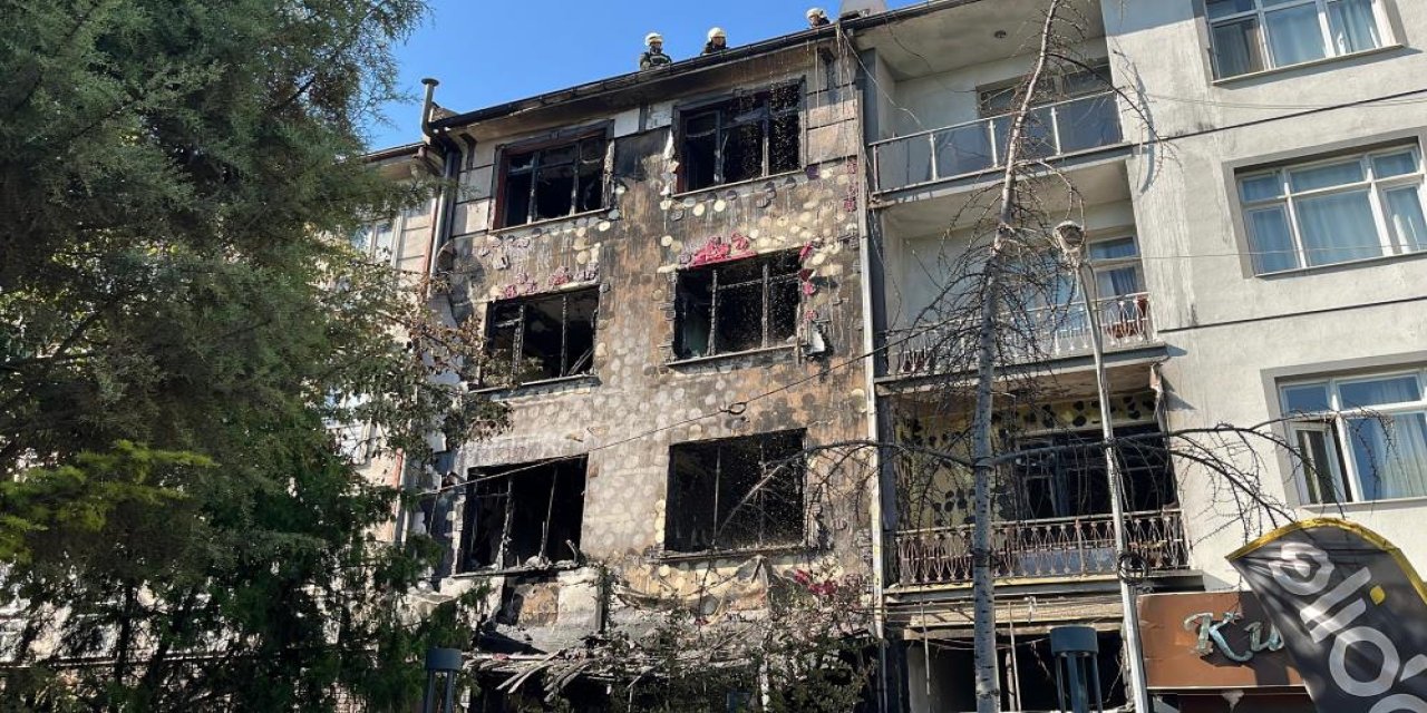 Konya’nın merkezinde kafe yandı! 4 katlı bina bu hale geldi