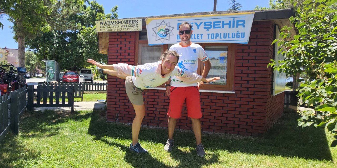 Dünya turundaki İsviçreli bisikletçiler Konya’nın doğa harikasında