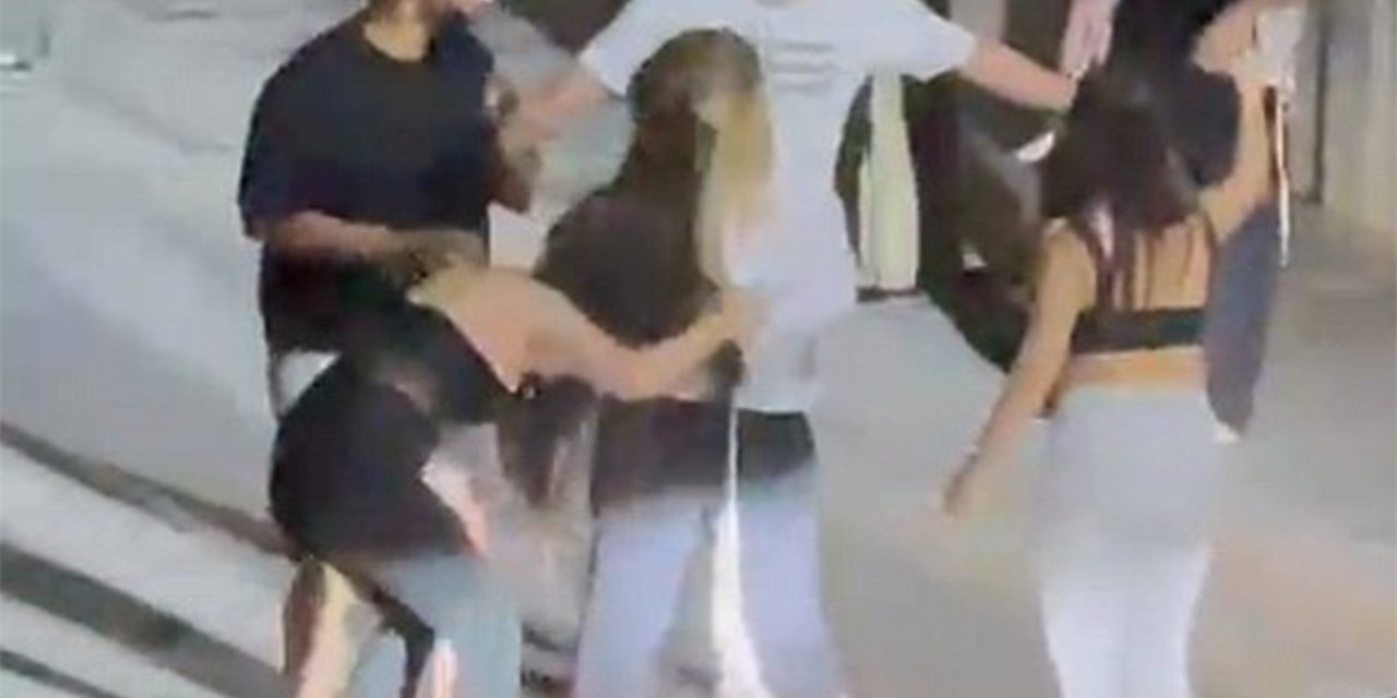 Genç kızların saç saça kavgası kamerada