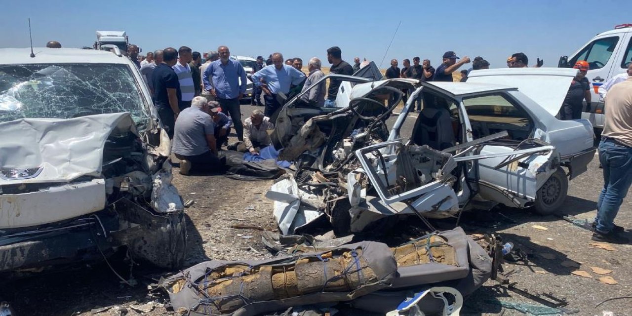 Feci kaza! Araçlar bu hale geldi, 4 kişi öldü