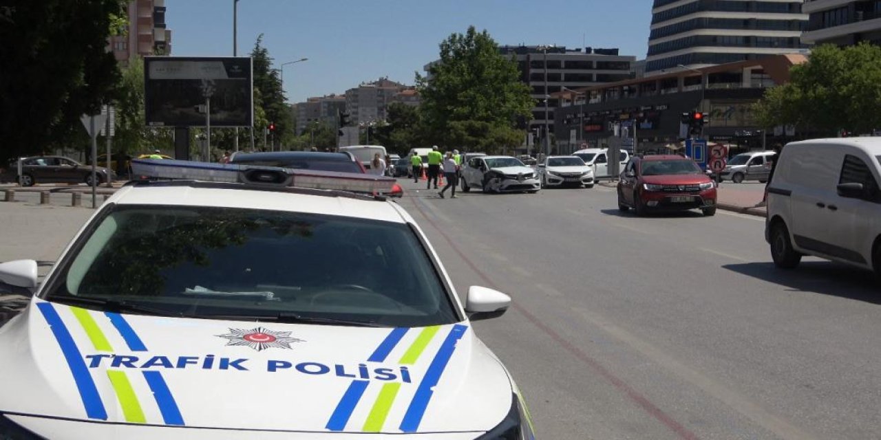 Konya’da dönüş yasağını ihlal eden sürücü kazaya yol açtı