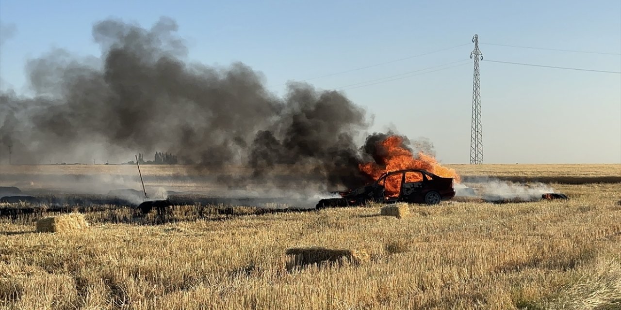 Konya plakalı otomobil alev aldı: 10 bin dekarlık arazi kül oldu
