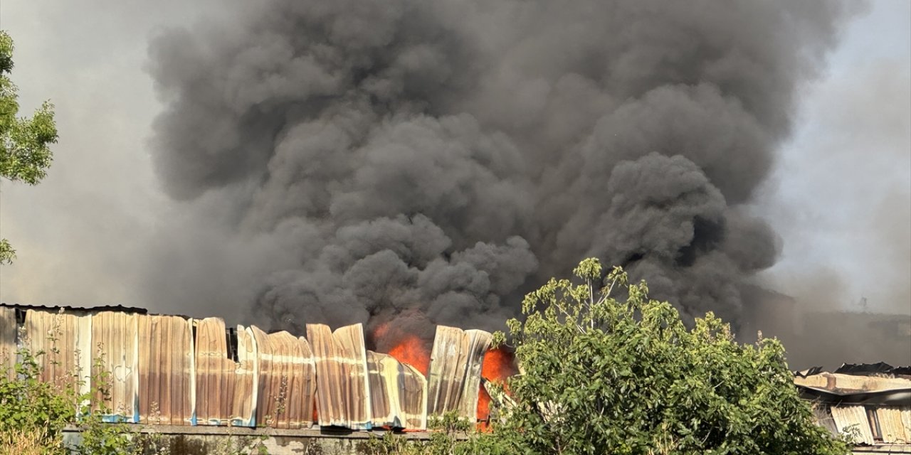 Sanayi şehrinde büyük yangın! 32 araçla müdahale edildi