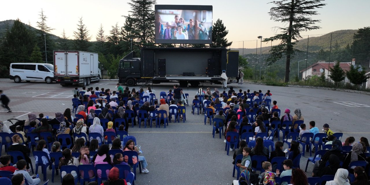 Konya’nın yaz akşamları sinema TIRI’yla canlanıyor! 101 noktada sinema keyfi