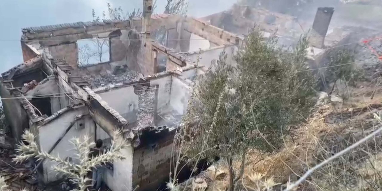 Alevler içinde kalan evde, yatalak hasta yanarak can verdi