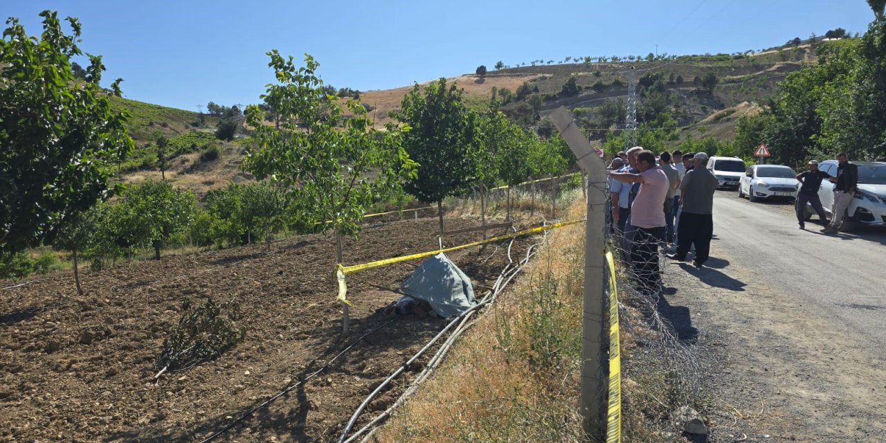 Bahçesinde kazı yapan adam toprak altında kalarak öldü