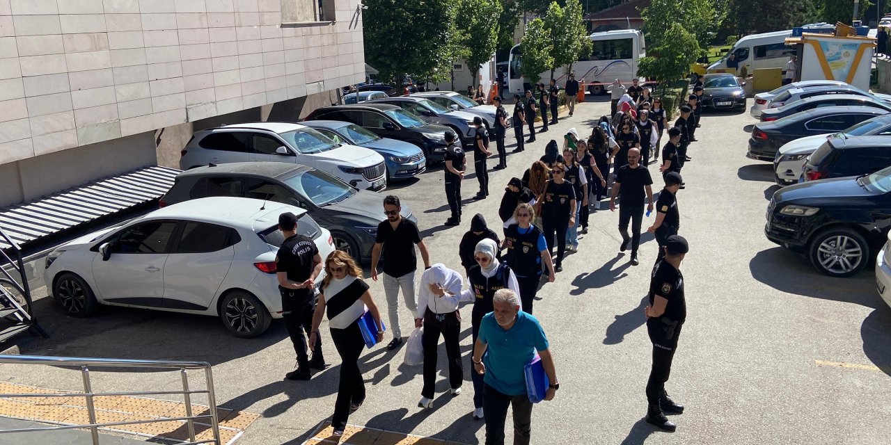 Masaj salonlarına fuhuş operasyonu: 18'i kadın, 19 gözaltı