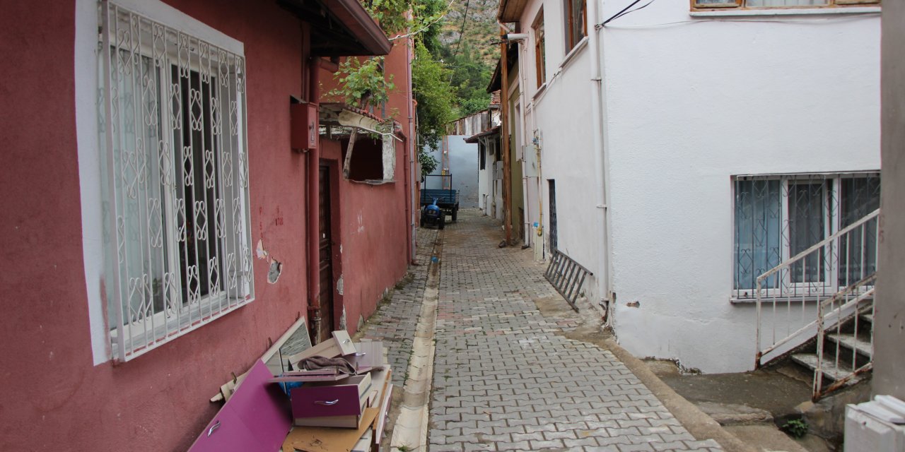 Eşini öldürüp kendi canına kıydı! Geriye 4 çocuk kaldı