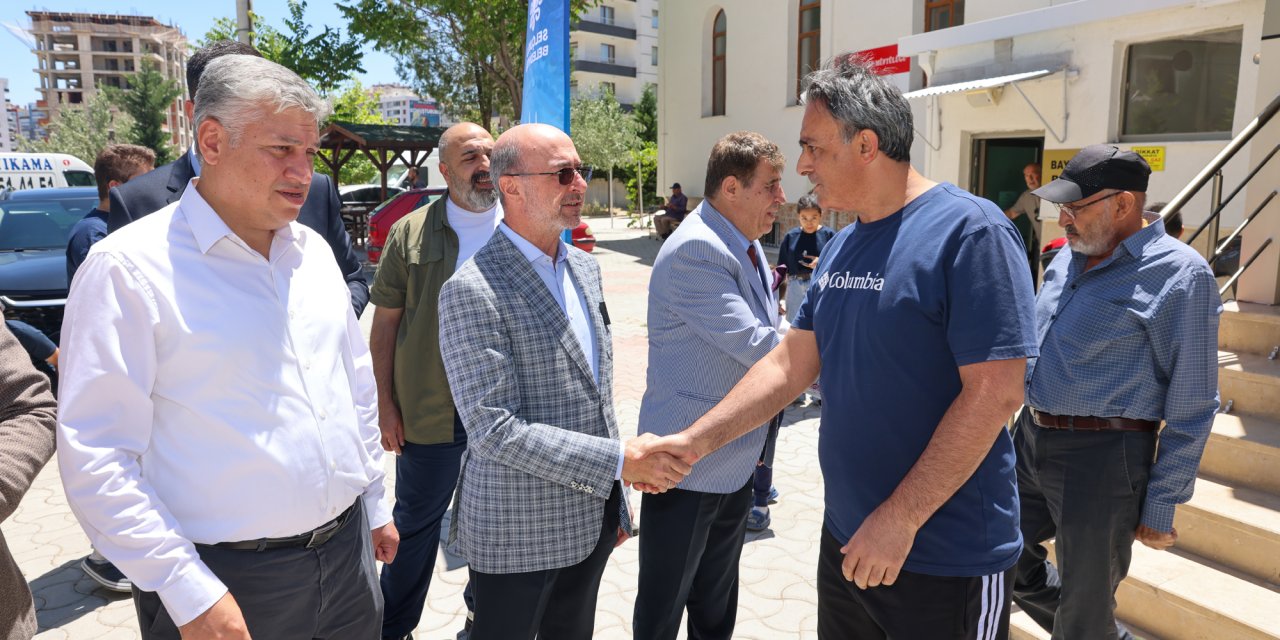 Başkan Pekyatırmacı Cuma sonrası hemşehrileriyle buluştu