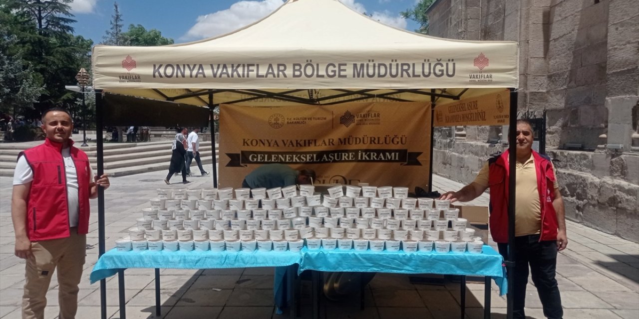 Konya dahil 3 ilde vatandaşlara aşure ikram edildi