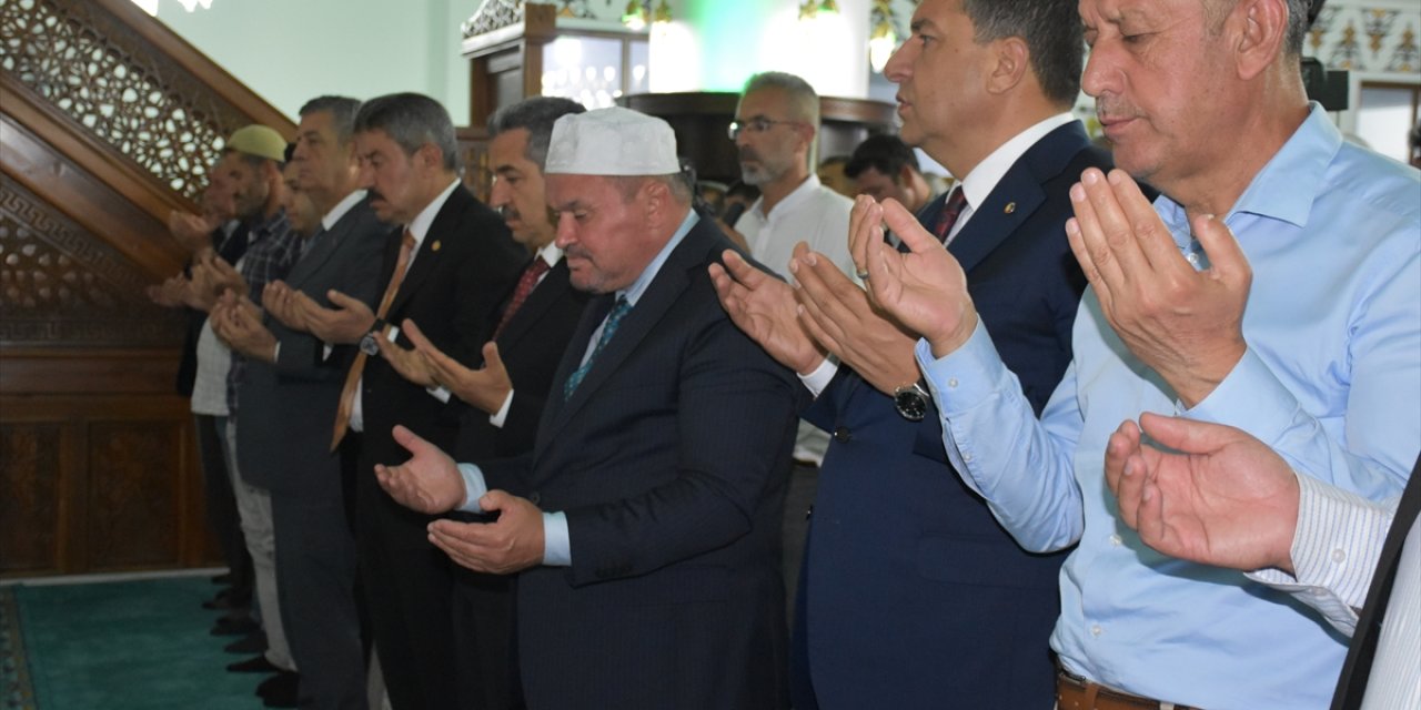 Orman yangınlarının sona ermesi için dua edildi