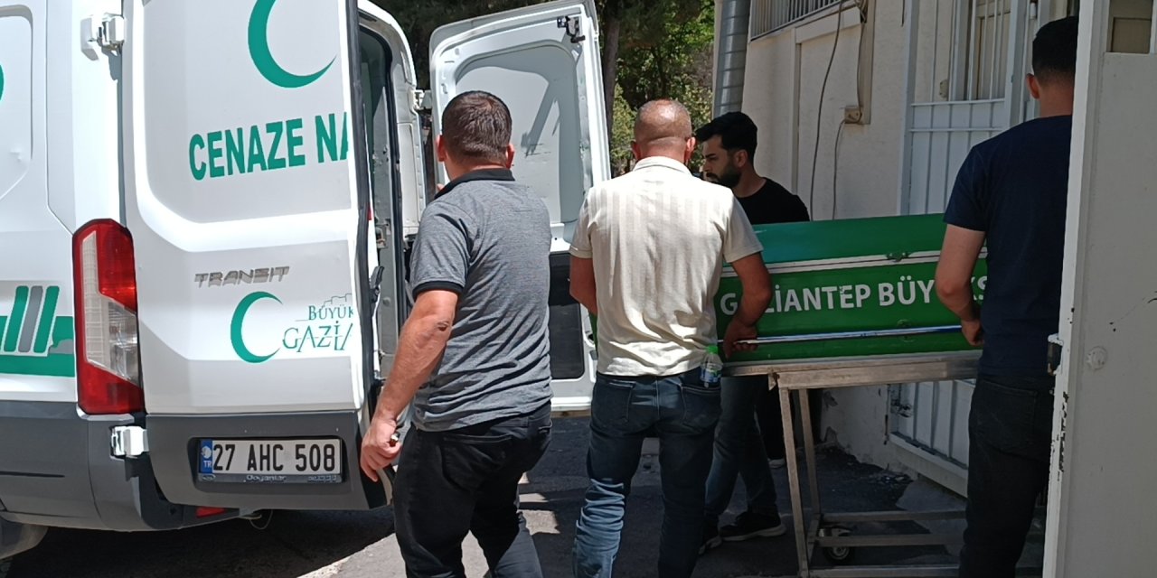 TIR traktöre çarptı: Baba hayatını kaybetti, oğlu yaşam mücadelesi veriyor