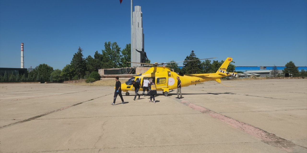 Arkadaşları acile getirdi, hava ambulansıyla Konya'ya sevk edildi