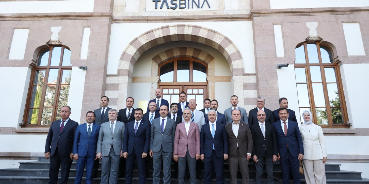 Ulaştırma Bakanı Uraloğlu Konya’nın Taş Binasında