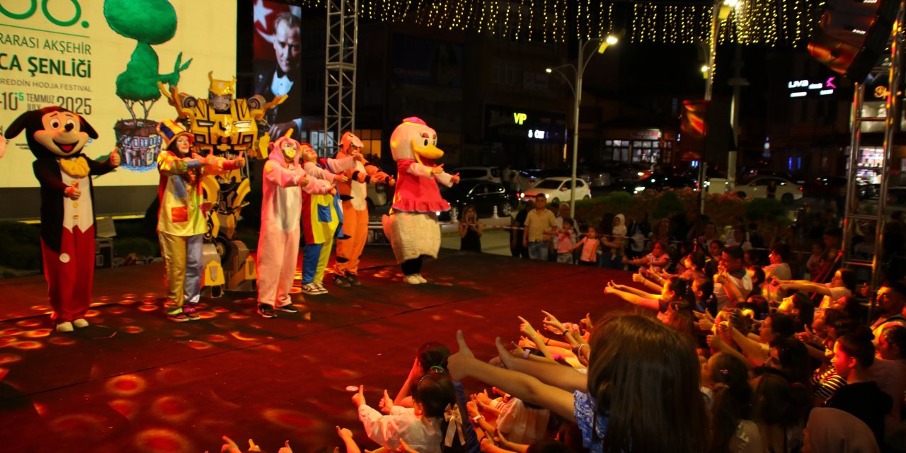 Konya’da kahkaha rüzgarı! Çocuklar şenlikte buluştu