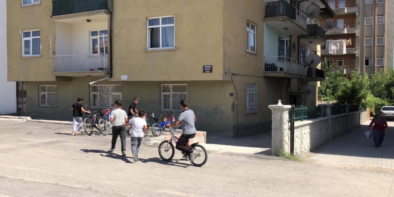 Ses yaptı diye sokakta bisiklet süren çocuğu hastanelik etti