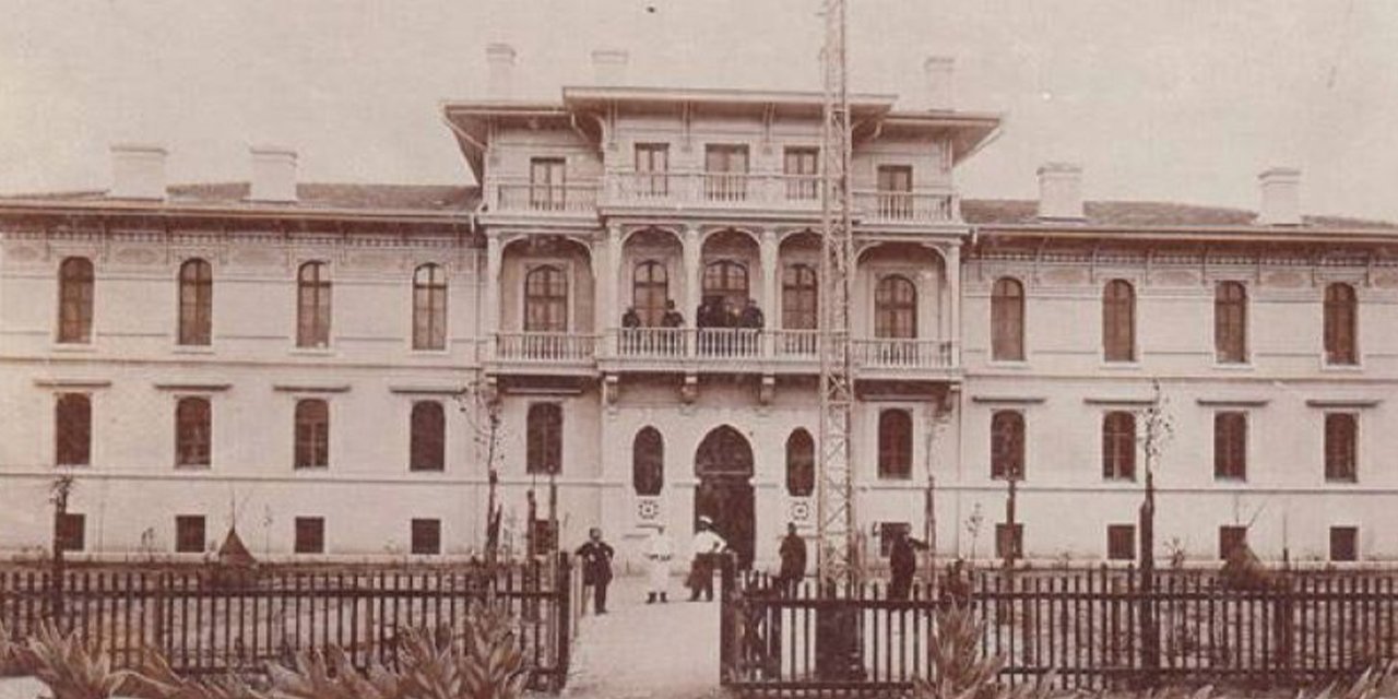 Konya’nın Avrupa ruhu taşıyan saray yavrusu 129 yıldır içine gireni büyülüyor