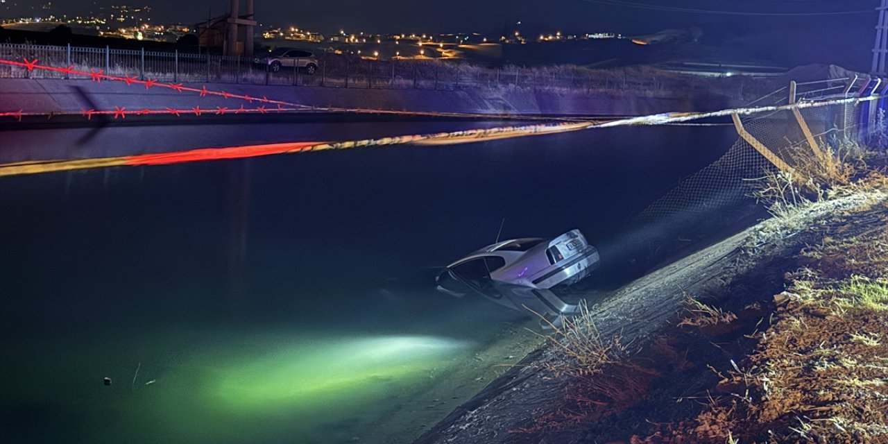 Kanala devrilen otomobilden baba ve oğlunun cesetleri çıktı