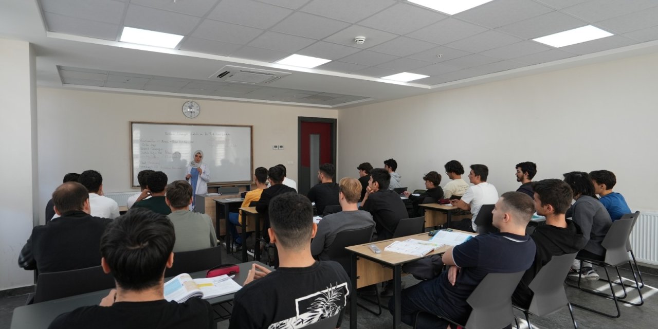 Konya’da lise öğrencilerine yaz tatilinde akademik ve sosyal eğitim fırsatı