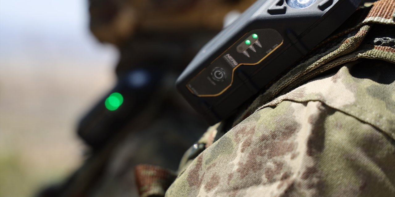 Askerin omzunda hayat kurtaran teknoloji