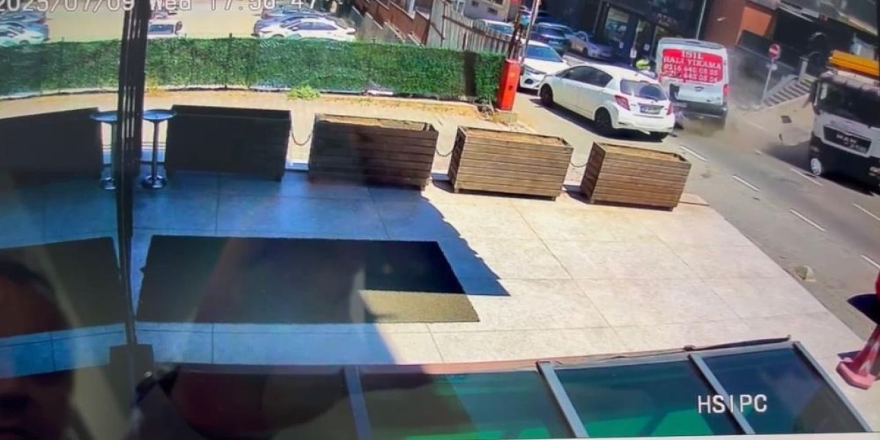 Feci kaza kamerada! Motosiklet sürücüsünün bacağı koptu