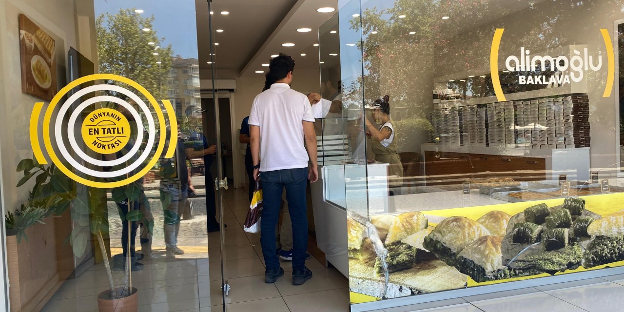 Baklavacıda mide bulandıran görüntüler