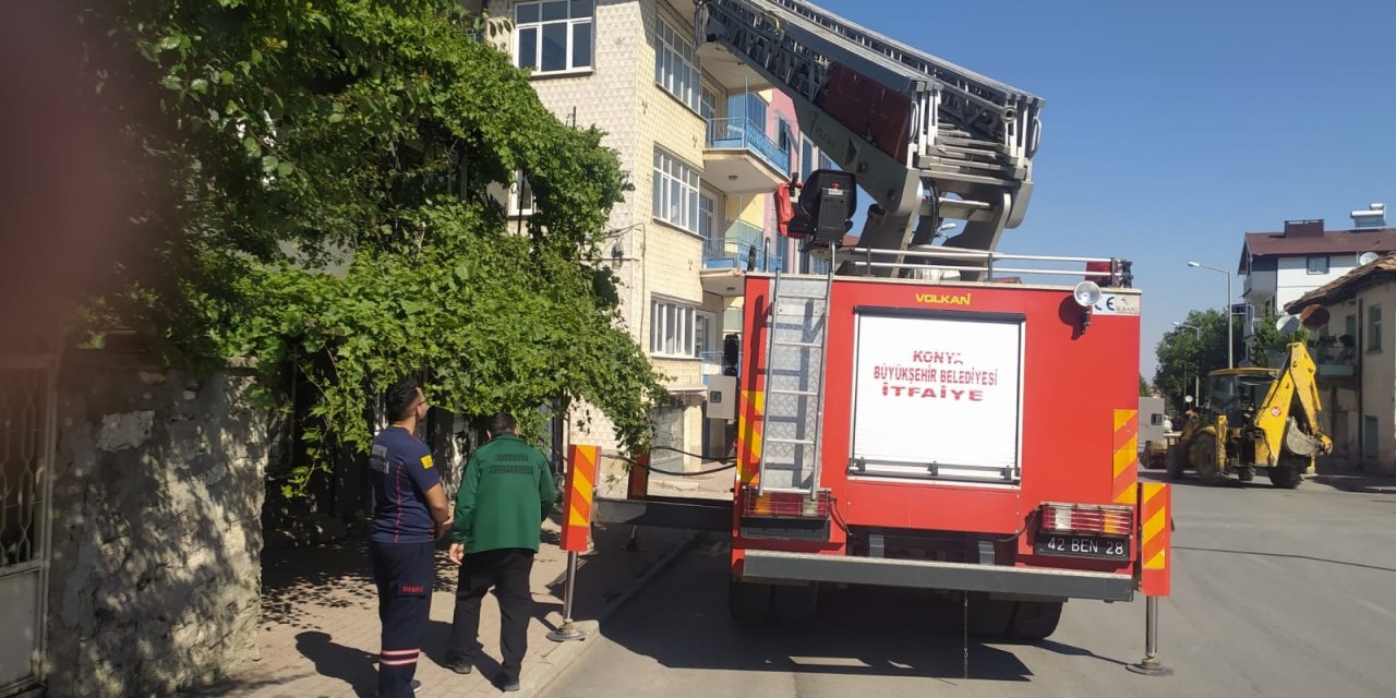 Konya İtfaiyesi yavru kedi için seferber oldu