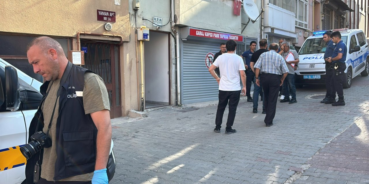 Sabah kalktığında kocasını yatakta ölü buldu