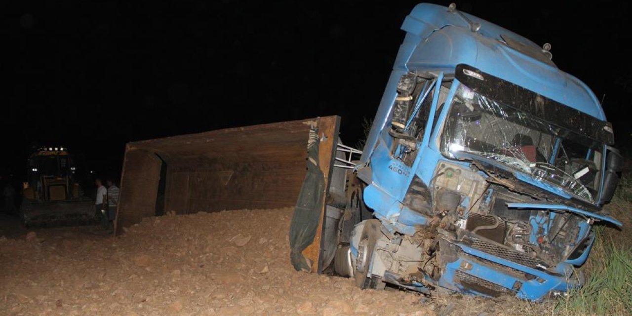 Hafriyat kamyonu traktöre çarptı: 1 ölü, 1 yaralı