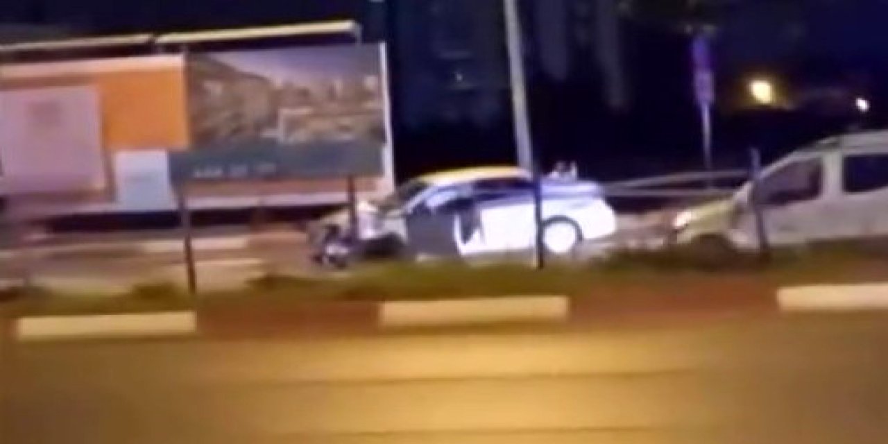 Kaldırımda yürürken otomobilin çarptığı baba ve oğlu öldü