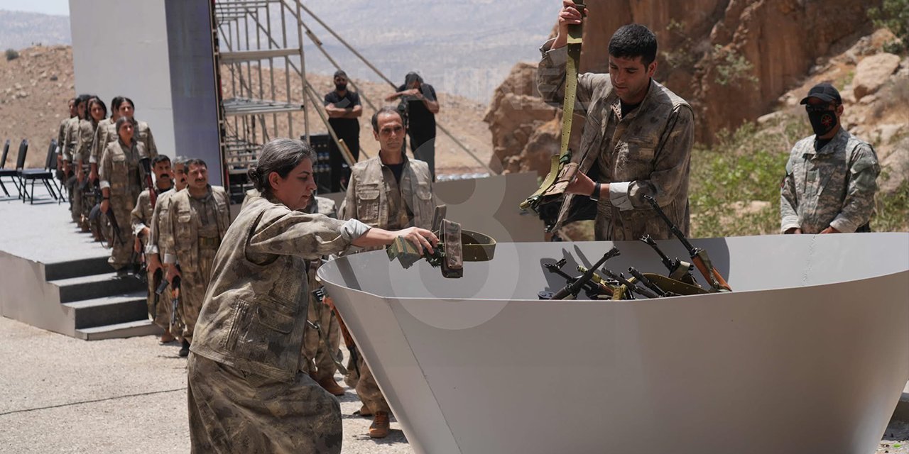 Terör örgütü PKK'dan bir grup, Irak’ın Süleymaniye kentinde silahlarını imha etti