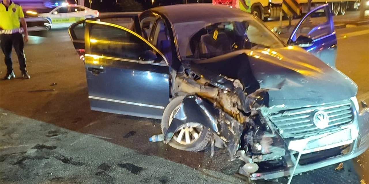 Konya yolunda TIR ile otomobil çarpıştı! Sürücü olay yerinden kaçtı