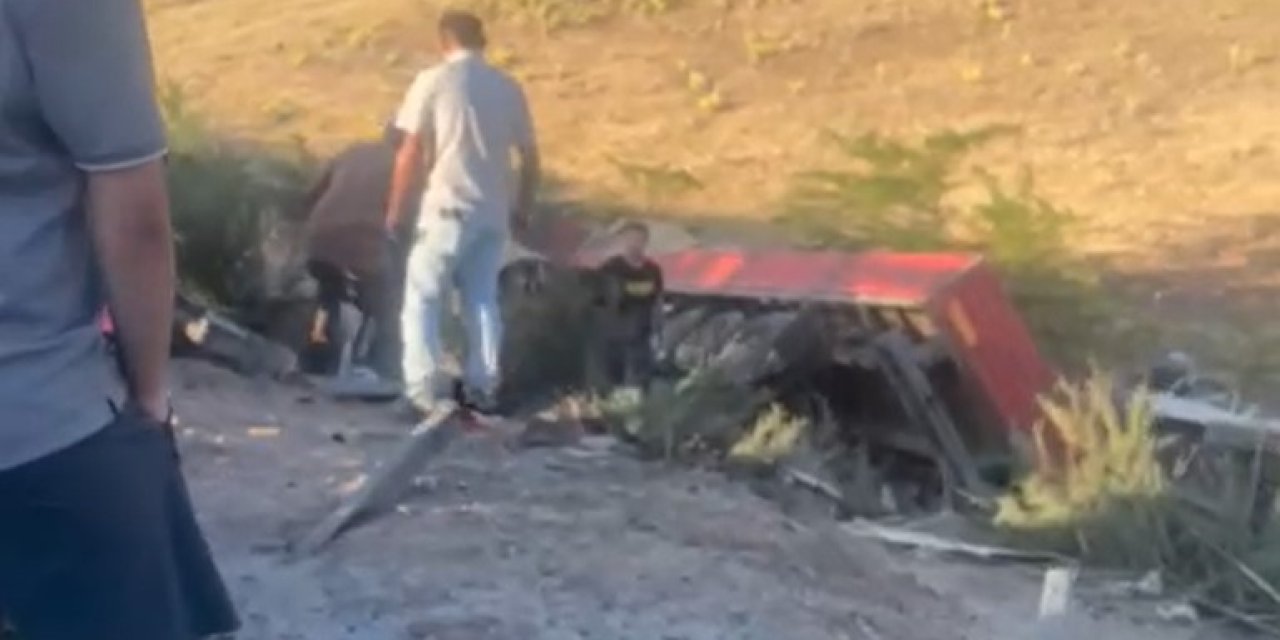 TIR, otomobil ve minibüs çarpıştı! Çok sayıda yaralı var