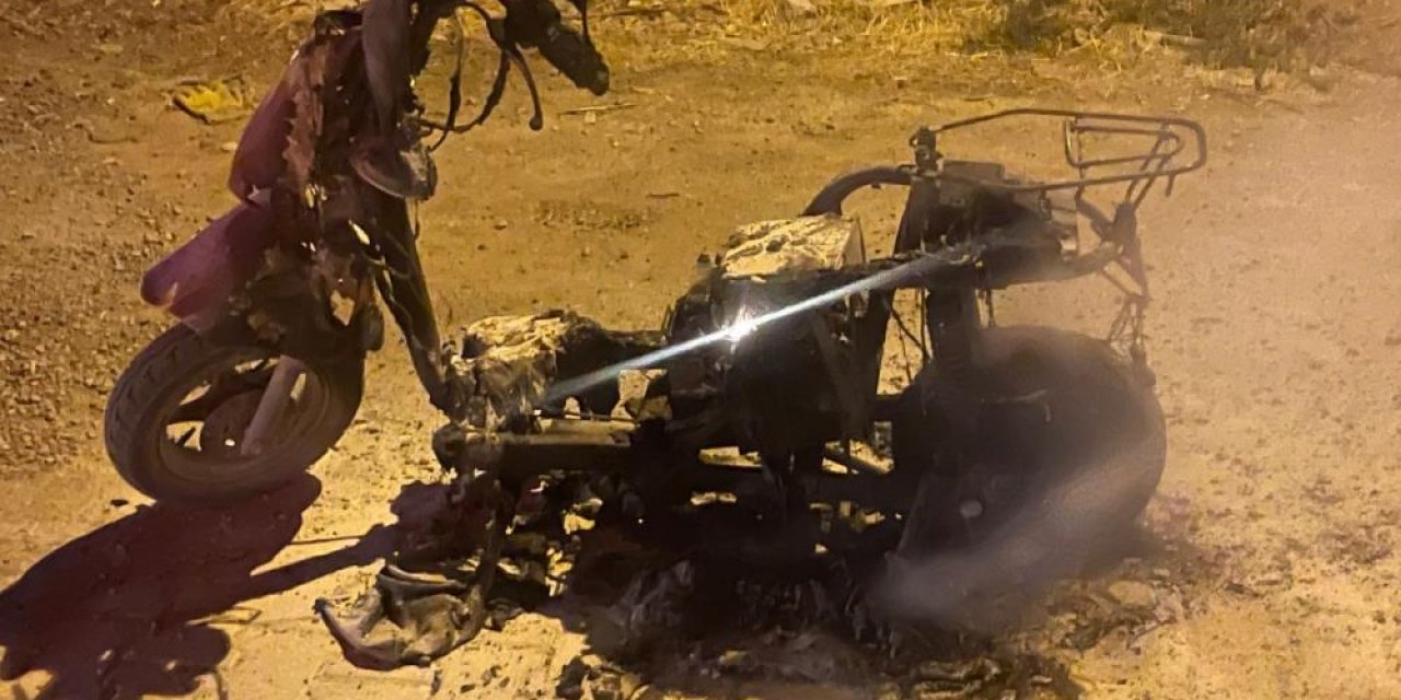 Konya’da plakasız motosiklet alev alev yandı