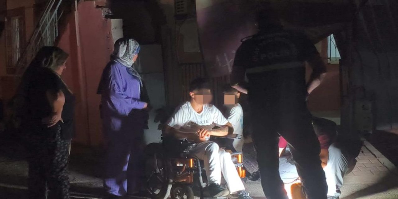 Engelli gence doğrulttuğu silahla kendi yaralandı