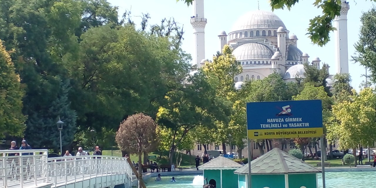 Konya'da çocuklar tehlikeli sularda yüzüyor