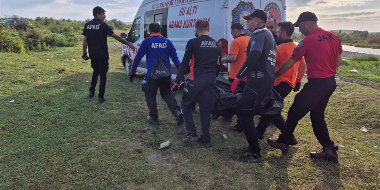 Yakınını kurtarmak isterken nehirde kaybolan gençten acı haber geldi