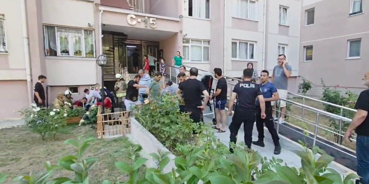 Binada kimyasal koku paniği! Çok sayıda kişi hastaneye kaldırıldı