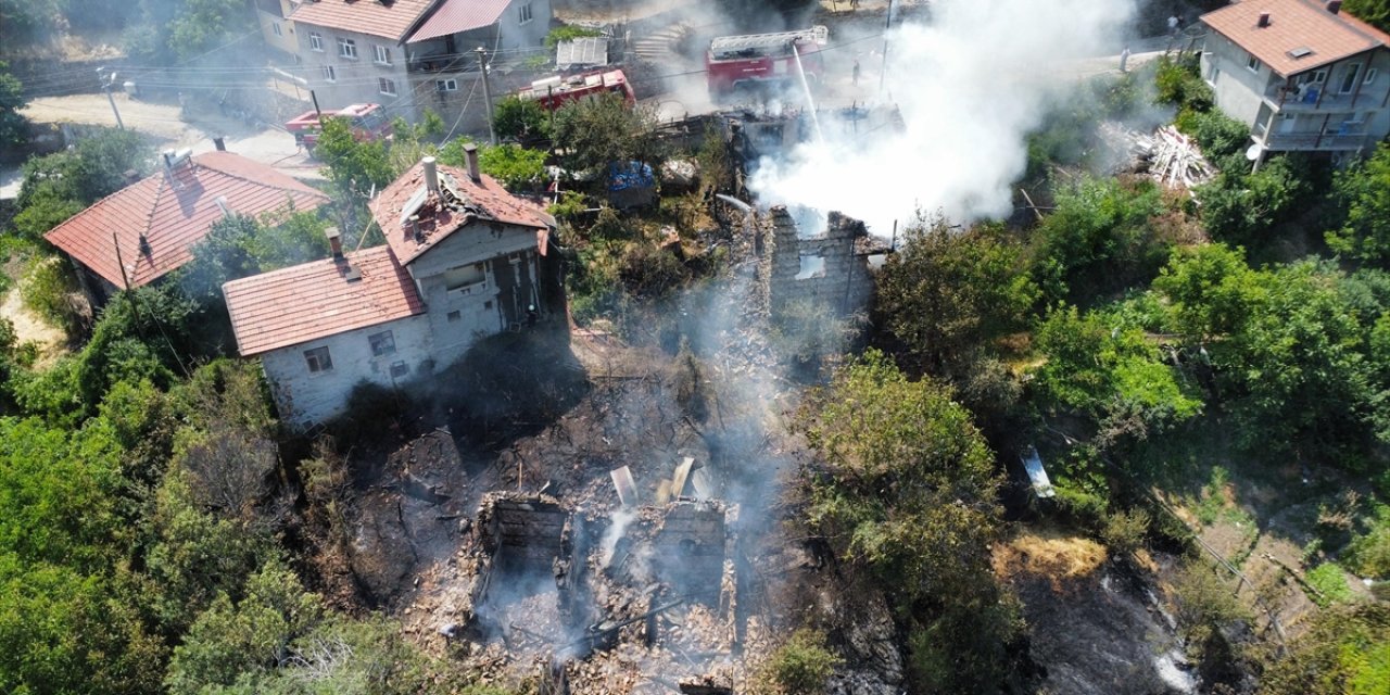 Konya’ya komşu ilçede yangın paniği! Alevler evlere de sıçradı
